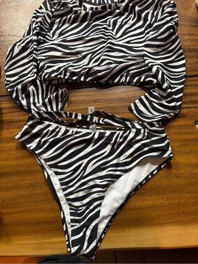 SHEIN Black & White Zebra Print Swim Set